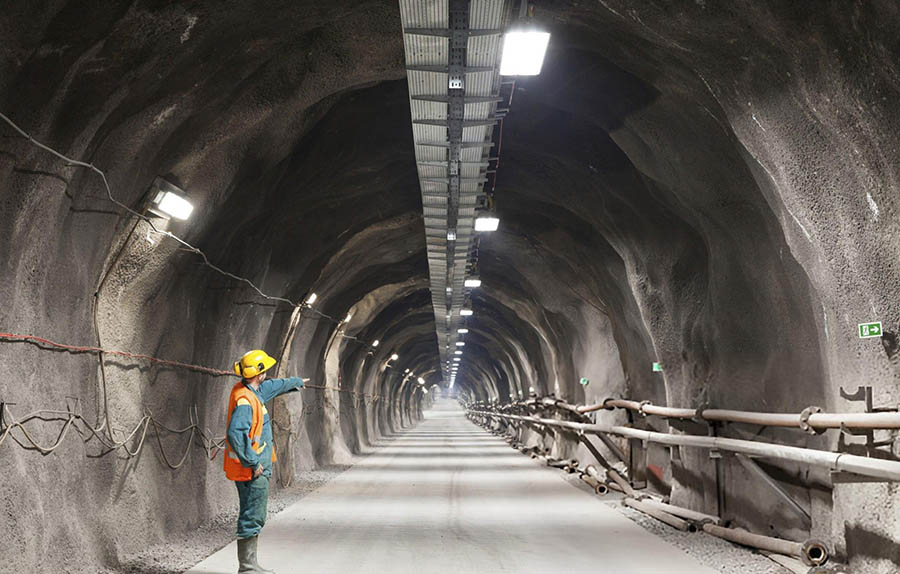 Tunnels & Mining